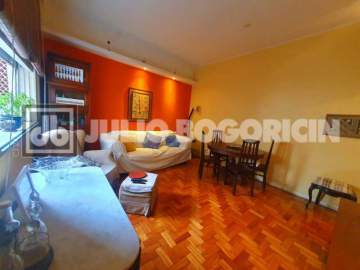 Ótima localização - Localizado em rua tranquila, arborizada e próximo do metrô, apartamento silencioso com dois quartos e dependência revertida para escritório. - JBF28649