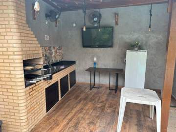 Maravilhosa casa Linear no Anil, 3 quartos, sendo uma suíte, sala em vários ambientes, área gourmet, piscina, automação da iluminação, placa solares e garagem para 2 carros. - JBJ601282