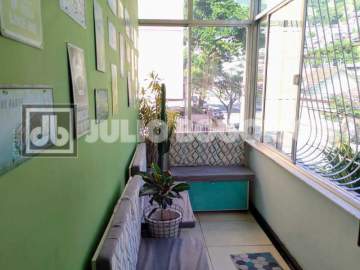 Imperdível - Apartamento com varanda, 2 quartos, 2 banheiros, cozinha planejada, bairro Andaraí, condomínio baixo, documentos 100%. - JBT206661