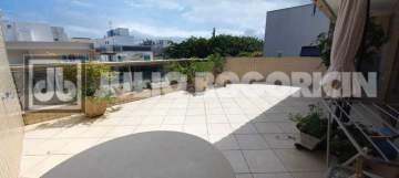 Imperdível - VENDA - JULIO BOGORICIN - COBERTURA LINEAR - GLEBA A - PRÓXIMO PRAIA E COMÉRCIO - 3 QUARTOS (1ST) - ARMÁRIOS - DEPENDÊNCIAS COMPLETAS - 182M² - DIREITO A LAJE - 3 VAGAS NA GARAGEM - JBRB502076