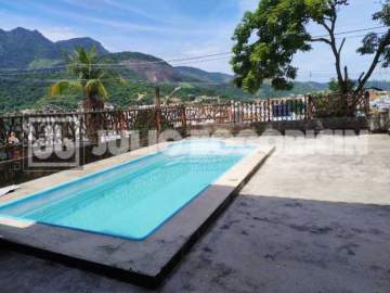 Oportunidade - Esta propriedade oferece uma casa com 2 quartos, piscina, churrasqueira e espaço para até 6 carros . Localizado em uma área de 480 metros quadrados. - JBJ601294