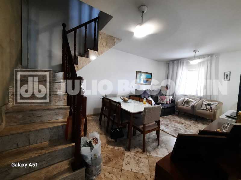 Conheça FOTO 2. do imóvel - Anil - Reserva do Bosque - espaçosa casa duplex - 2 quartos - 2 banheiros - 87 m² - Condomínio fechado - Agende sua visita! - JBJ601300 - 2 FOTO 2. - 2