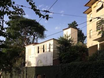 Oportunidade - Santa Teresa - Junto Curvelo - Maravilhosa casa - Living - Sala jantar - 8 quartos sendo 4 suites - 2 Varandas - Elevador - Terraço com linda vista - Garagem tipo box. - JBF61453