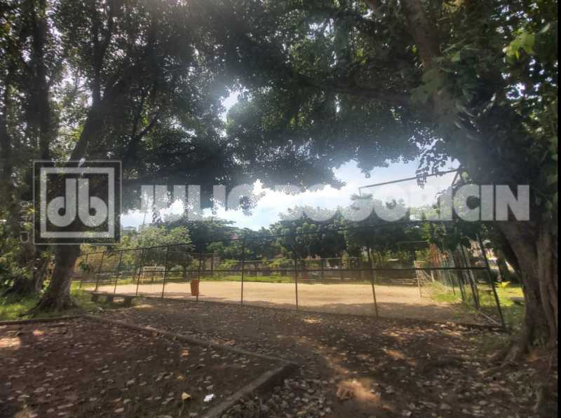 28 - Praça a 100m - 27