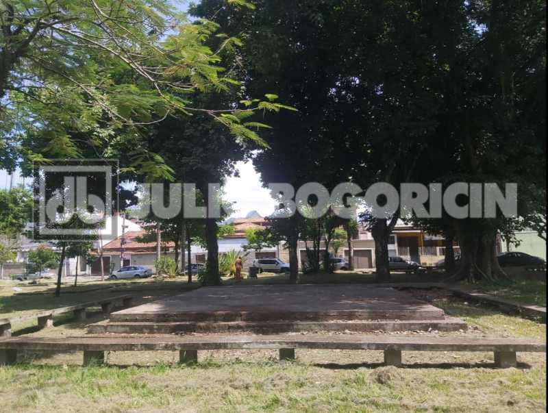 30 - Praça a 100m - 29