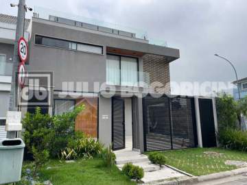 Oportunidade - VENDA - JULIO BOGORICIN - CASA TRPLEX - 4 SUÍTES COM CLOSET - PISCINA - VARGEM PEQUENA - JBRB695286
