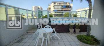 Oportunidade - Excelente apartamento, 2 quartos (suíte), dependências completas, vaga de garagem escriturada. Prédio de 2014 com piscina, próximo à Praça Varnhagen. - JBT206719