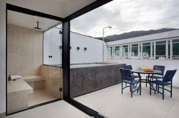 Cobertura a venda no Leblon, 2 quartos (1 suite), terraço, piscina, sauna, vaga, reforma de altíssimo luxo. - JBL53886