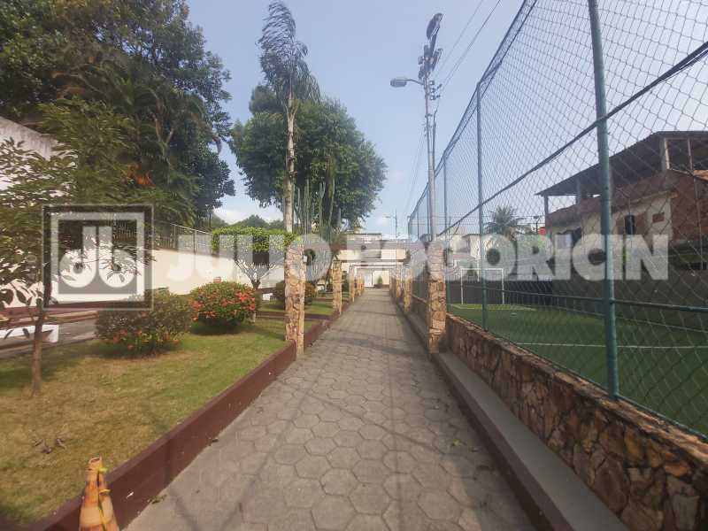 50 - Entrada de Pedestre - 16