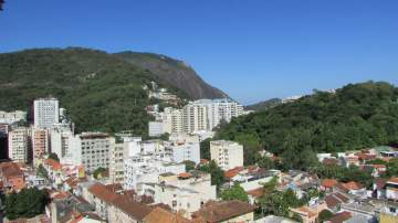Ótima localização - Humaitá - Rua sem saída - Lindo apartamento- Vista panorâmica verde, montanhas e Cristo - Reformado - Sala - 3 Quartos - 2 Banh. sociais - Dep.Compts - 88m² visivelmente maior - JBF37511