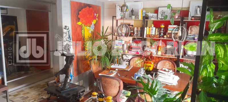 1edf793b-6f40-4862-bb43-2428af - 8