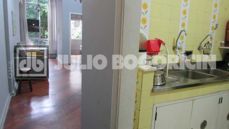 Conheça 24 do imóvel - Apartamento à Venda em Copacabana 2 Quartos frente Vista Livre. Segunda Quadra da Praia. Juntinho Metro. Entrega imediata! - JBC29589 - 24 24 - 24