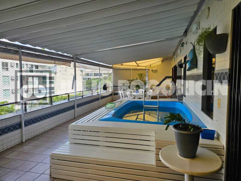 Conheça 9 Piscina 2. do imóvel - LUXO - MAR -LINEAR - 4 QUARTOS - 2 SUÍTES - 3 VAGAS - JBB56361 - 11 9 Piscina 2. - 11