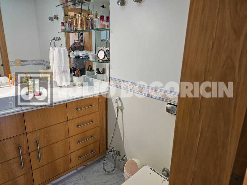 Conheça 21 Banho social 1. do imóvel - LUXO - MAR -LINEAR - 4 QUARTOS - 2 SUÍTES - 3 VAGAS - JBB56361 - 25 21 Banho social 1. - 25