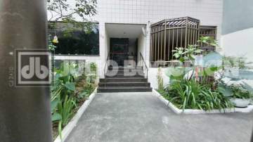 Oportunidade - EXCELENTE IMÓVEL SALA QUARTO VARANDA ,COZINHA ÁREA E VAGA NA ESCRITURA - JBF16417