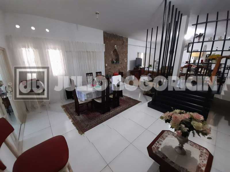 6praiadabandeiracasajuliobogor - 6