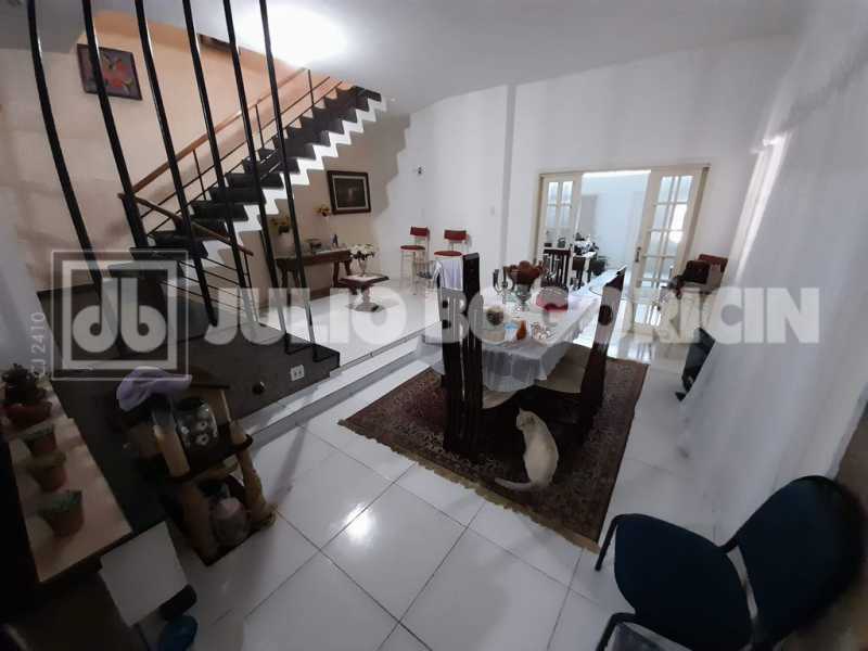 7praiadabandeiracasajuliobogor - 7