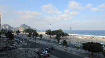 Imperdível - Av. Atlantica - Vista deslumbrante - Primorosa planta circular - Maravilhoso Living - Salas íntima e de jantar - Biblioteca - 4 Quartos sendo 2 Suites - Vaga escriturada - 410m² - JBC47087