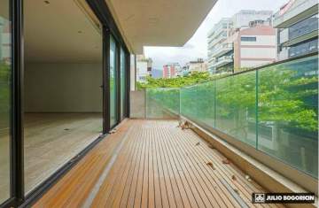 Imobiliária Julio Bogoricin vende apartamento na rua João Lira com varanda quadra da praia 3 vagas - JBL48012