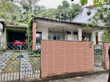 Casa de rua - Linear / Freguesia (Jacarepaguá)-varanda, dois quartos-1 suíte- 2 dependências -3 vagas - JBJ601556