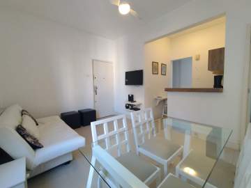 Oportunidade - Apartamento à venda em Ipanema na quadra da praia de sala e quarto com dependência - JBIPA12217