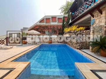 Ilha do Governador - Jardim Guanabara - VENDA - Casa - 3 Quartos (2 Suítes) - Varanda - 5 Vagas de Garagem - Julio Bogoricin - JBI61408