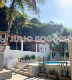 Não paga água ( poço) e paga ITR Imposto sobre a propriedade territorial rural) que é muito mais barato que IPTU. - JBRB214090