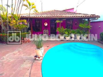 Oportunidade - Belíssima casa Linear em condomínio Anil 3quartos 2suítes piscina centro de terreno churrasqueira.Vale a visita! - JBJ601578