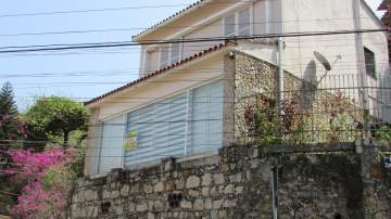 Oportunidade - Laranjeiras - Próximo ao Parque Guinle - Linda casa duplex - Living - 3 quartos - Anexo com duas salas - 2 Garagens tipo box para 2 carros cada - Entrega imediata - JBF61485