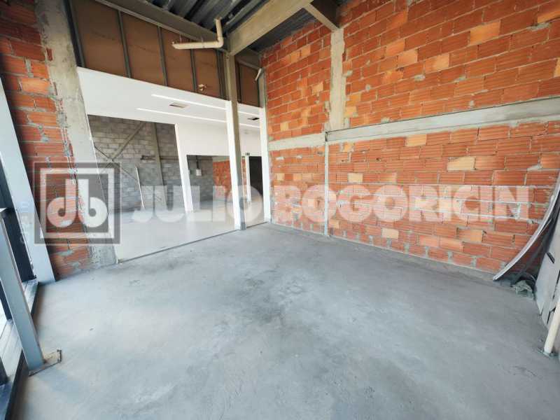 018Portuguesaproximoacomercioe - 18