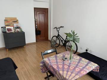 Ótima localização - Apartamento em localização privilegiada, no coração da Tijuca, coladinho com o Shopping, Metrô Saens Pena, comércio, bancos, supermercados, com 1 Vaga escriturada - JBT206905