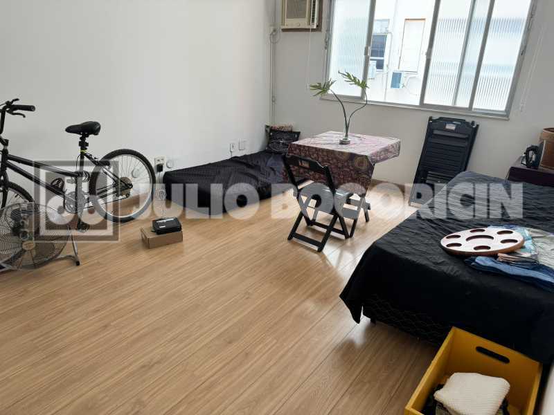 SALA12. - 27