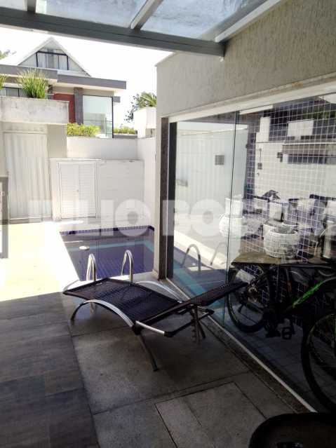 33a3b96b-9d7f-40a8-ab83-0ad17b - 6