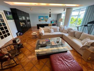 Leblon, localização privilegiada e nobre, Planta diferenciada com 267 m2, reformado, Frente, Quatro Quartos, Suíte, Closet, Copa-Cozinha Planejada, 2 Vagas Escritura. - JBL48048