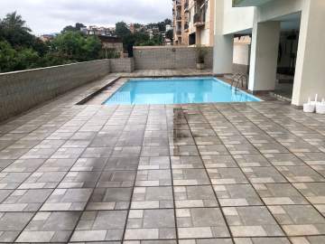 Oportunidade - ENGENHO DE DENTRO - RUA VENÂNCIO RIBEIRO, AMPLO APTO À VENDA - VARANDA ,2 DORMITÓRIOS (1 SUÍTE) - VAGA ESCRITURADA - PISCINA - PORTARIA 24 HS - PRÓXIMO A RUA BORJA REIS. - JBM222812