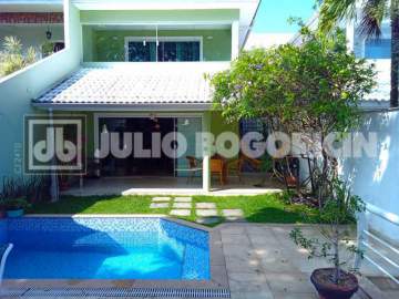 Ótima localização - Freguesia casa duplex luxo em condominio Terral 3 suítes hidromassagem piscina segurança 24hs.Vale a visita! - JBJ601620