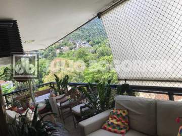 Ótima localização - Apartamento , á venda, 165m², parte nobre da Tijuca, 2 varandas, salão em 3 ambientes, 4quartos sendo uma suíte, copa cozinha, dependências completas, 2 vagas, infratotal. - JBAP41152