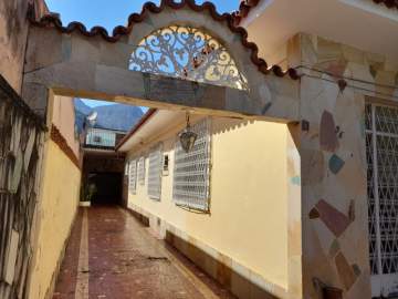 Ótima localização - Casa Linear Anil, 2 salas, 5 quartos, 6 vagas, piscina, 360m² - JBJ601632