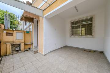Imperdível - Excelente casa duplex, em rua tranquila, residencial, sala. 2quartos com closet, área de serviço, com churrasqueira, 2 banheiros , 1 vaga no corpo da casa. - JBT66165