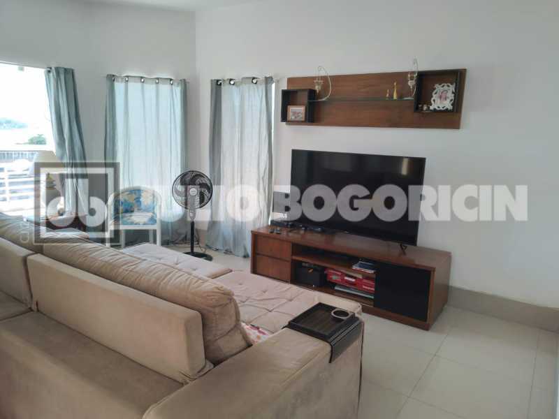 05praiadabandeiracasalinearcen - 3