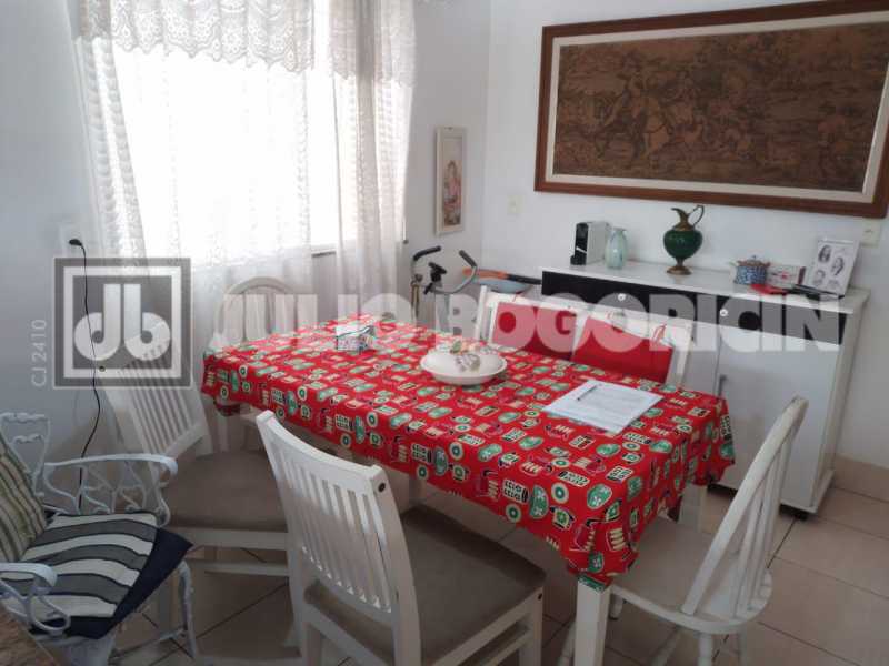 17praiadabandeiracasalinearcen - 16