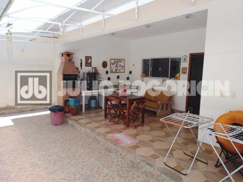 19praiadabandeiracasalinearcen - 19