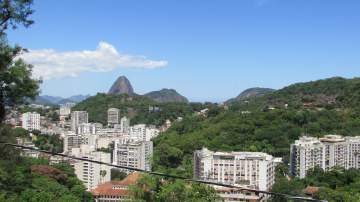 Oportunidade - Maravilhosa residência - 6 salas - 4 quartos sendo 2 suites com closet - Copa-cozinha planejada - Piscina - Churrasqueira - Garagem para 5 automóveis - 356m2 - Entrar, morar e ser feliz! - JBF61499