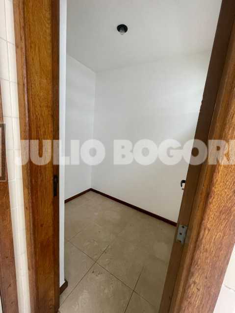 DEPENDÊNCIA DE EMPREGADA. - 12