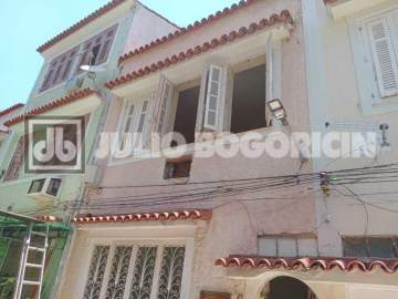 Ótima localização - Localização privilegiada, entre o metrô da Saens Pena e José Higino, junto ao Tijuca Tênis Clube. casa duplex, 2 quartos, com direito a vaga na frente da casa. - JBT66169