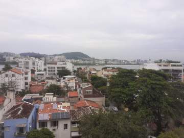 DESLUMBRANTE , REFORMADO COM REQUINTE , VISTA ESPECTACULAR MAR/VERDE/LIVRE, TRÊS QUARTOS, SUITE, CLOSET, GARAGEM, 98M2, PRÉDIO PEQUENO COM ELEVADOR, UMA VERDADEIRA RARIDADE! - JBF37805