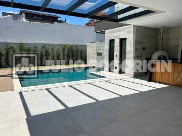 Exclusividade - Barra casa contemporânea tríplex Condomínio Rio Mar 5 quartos 4 suítes piscina churrasqueira forno pizza 5 vagas - JBB67219