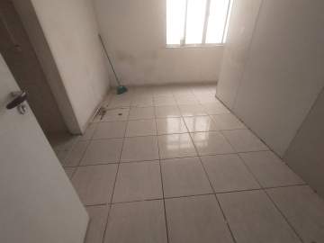 CENTRO - PRÓXIMO A RUA RIACHUELO - CONJUGADO DIVIDIDO SALA E QUARTO - TÉRREO - DESOCUPADO - JBF16665