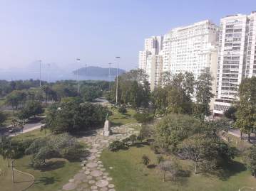 UMA VERDADEIRA RARIDADE, NO LOCAL MAIS NOBRE DA PRAIA DO FLAMENGO, VISTA PANORAMICA À BAHIA DA GUANABARA. A COBERTURA É COMPOSTA DE 200 M2 DE APARTAMENTO E O DIREITO EXCLUSIVO DE USO DO TERRAÇO DE 170 M2, QUATRO QUARTOS, DUAS SUITES, GARAGEM - JBF51367