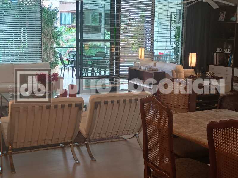SALA OUTRA. - 16